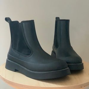 Women’s Chelsea Boot Size 8